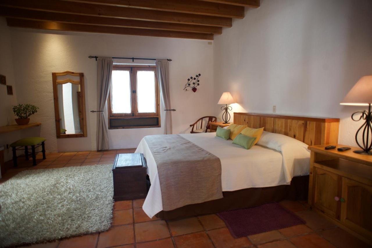 La Casona De Los Colibries El Pueblito  Ruang foto